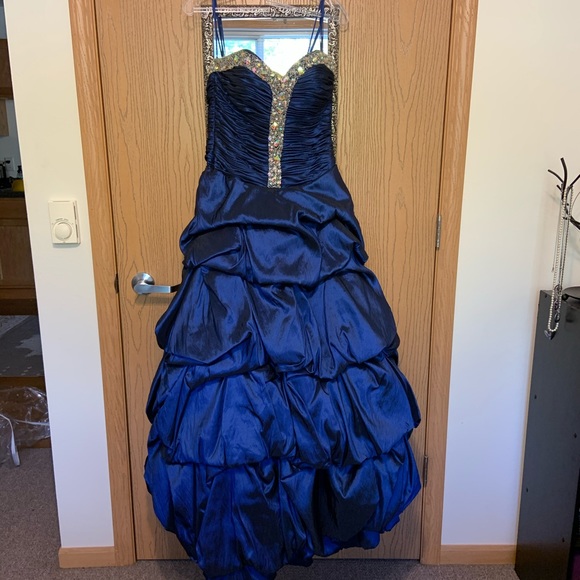 Christopher Henry for Joli Ballgown - Picture 2 of 12